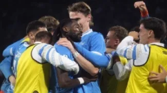 فرحة الفريق بهدف أنجويسا - من اللقاء