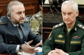 وزير الدفاع الروسي أندريه بيلوسوف (يمين) أجرى محادثات مع نظيره السوري مرهف أبو قصرة