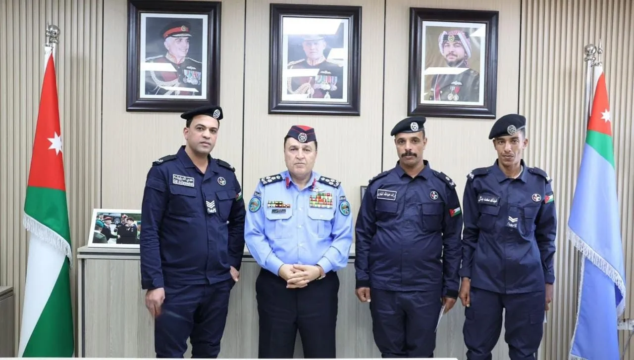 AlMafraq  Patrol Team Rescues a Family from a Vehicle Fire