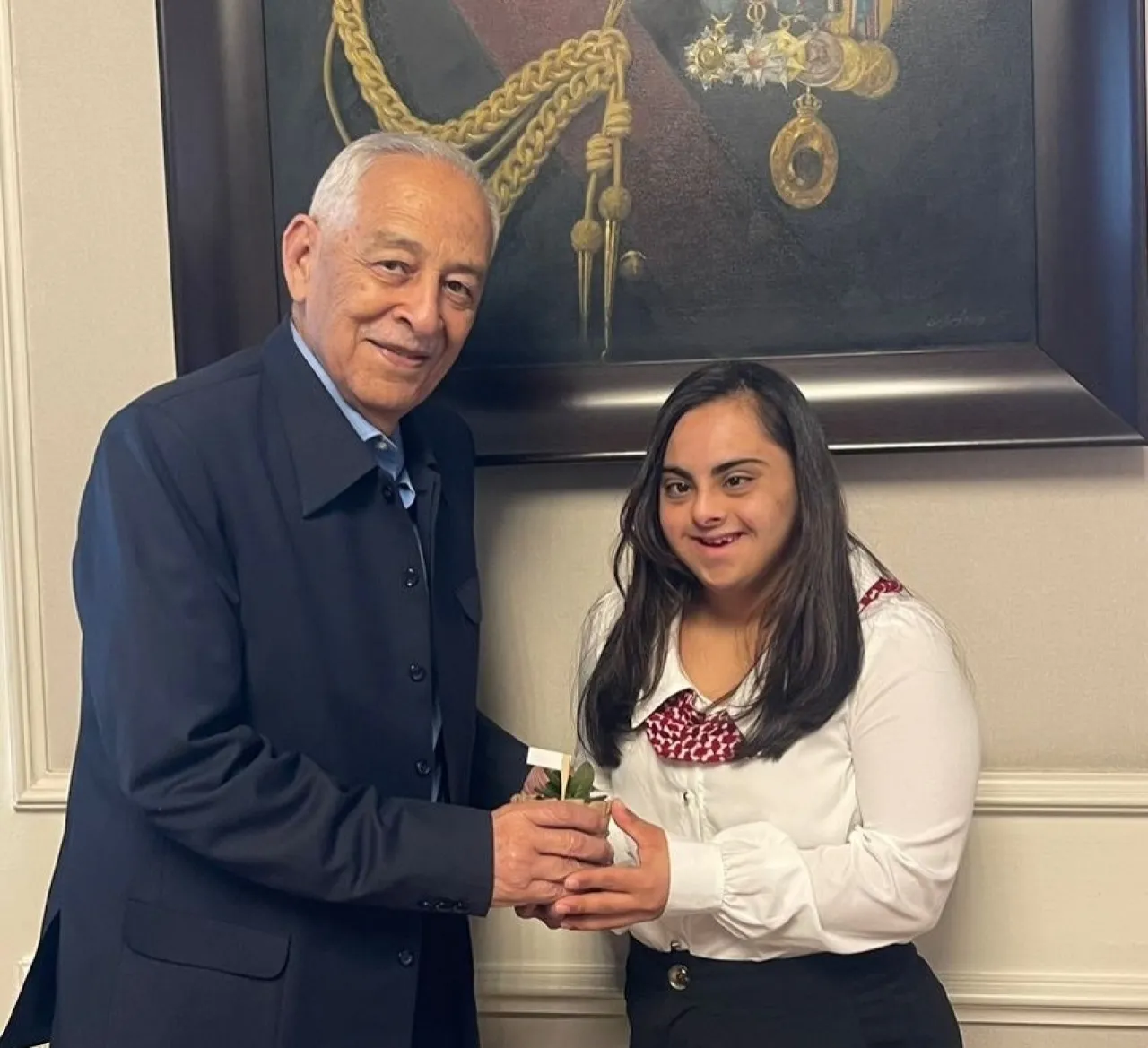 العيسوي يستقبل الطالبة بشرى في الديوان الملكي بعد موقف مؤثر   صور