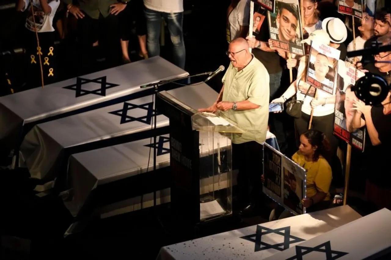 Arrest of the Head of the Workers Union and His Wife in a Broad Crackdown in Israel