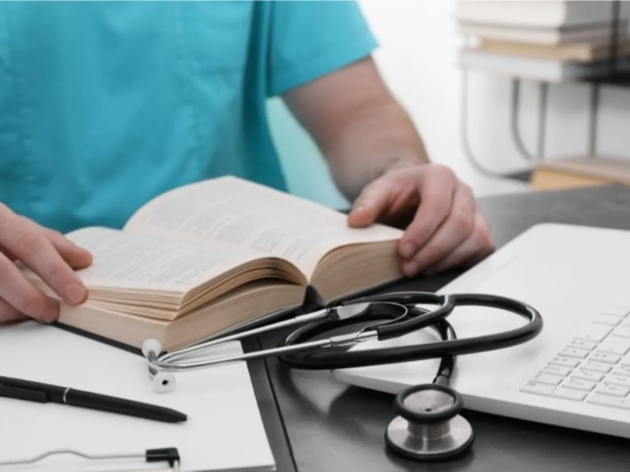 تفاصيل مؤلمة لوفاة طالب طب في سورية