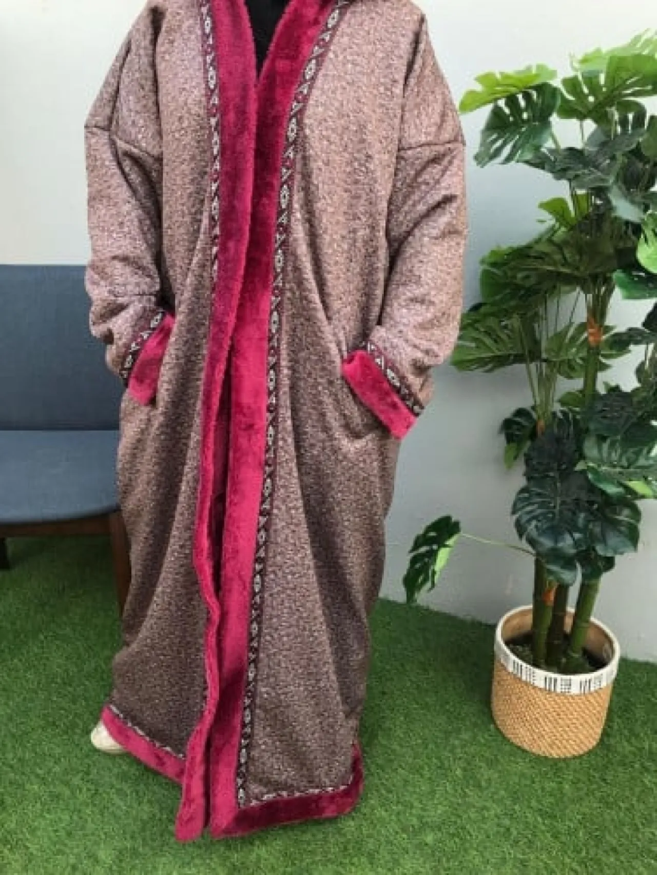 When does the need to wear warmer clothes begin in Jordan