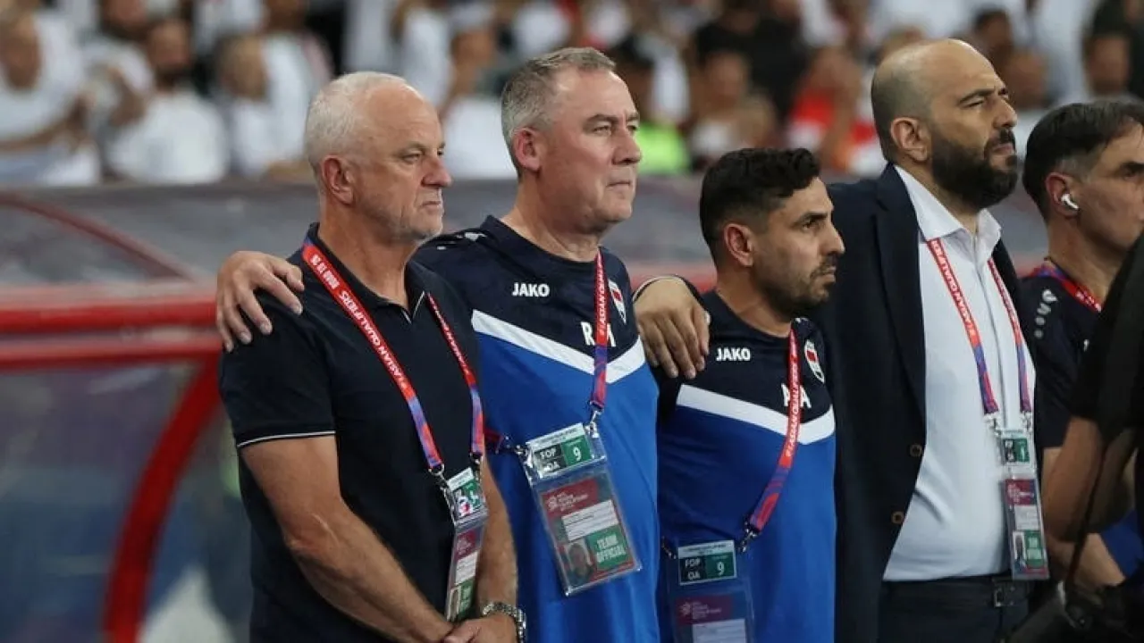 مدرب العراق يمنع لاعبيه من مواقع التواصل قبل مواجهة الإمارات