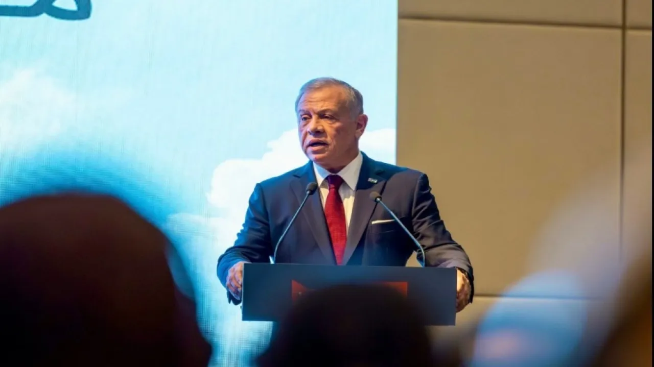 The King meets with representatives of leading Vietnamese companies in the textile sector