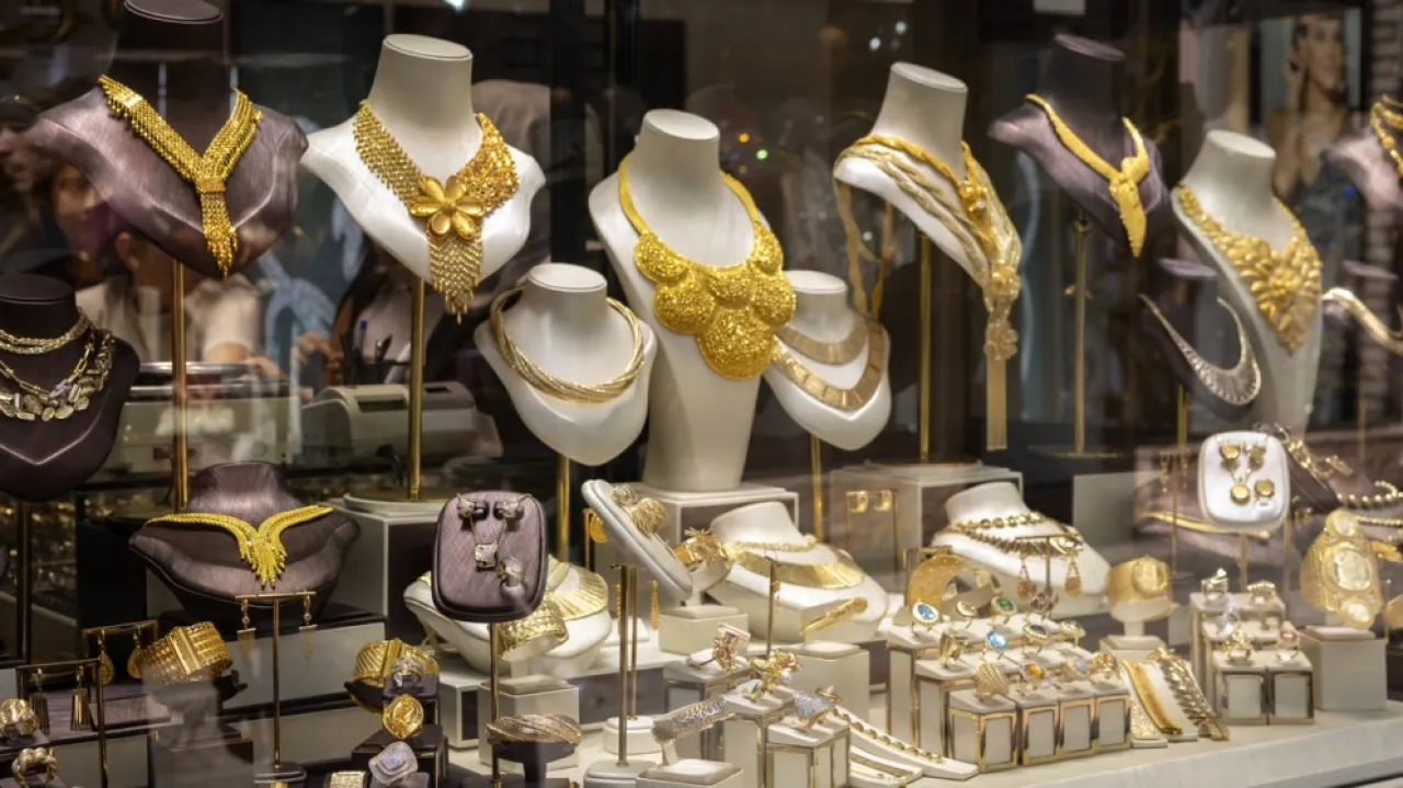 Decrease in the price of 21carat gold gram in Jordan to 8270 JD