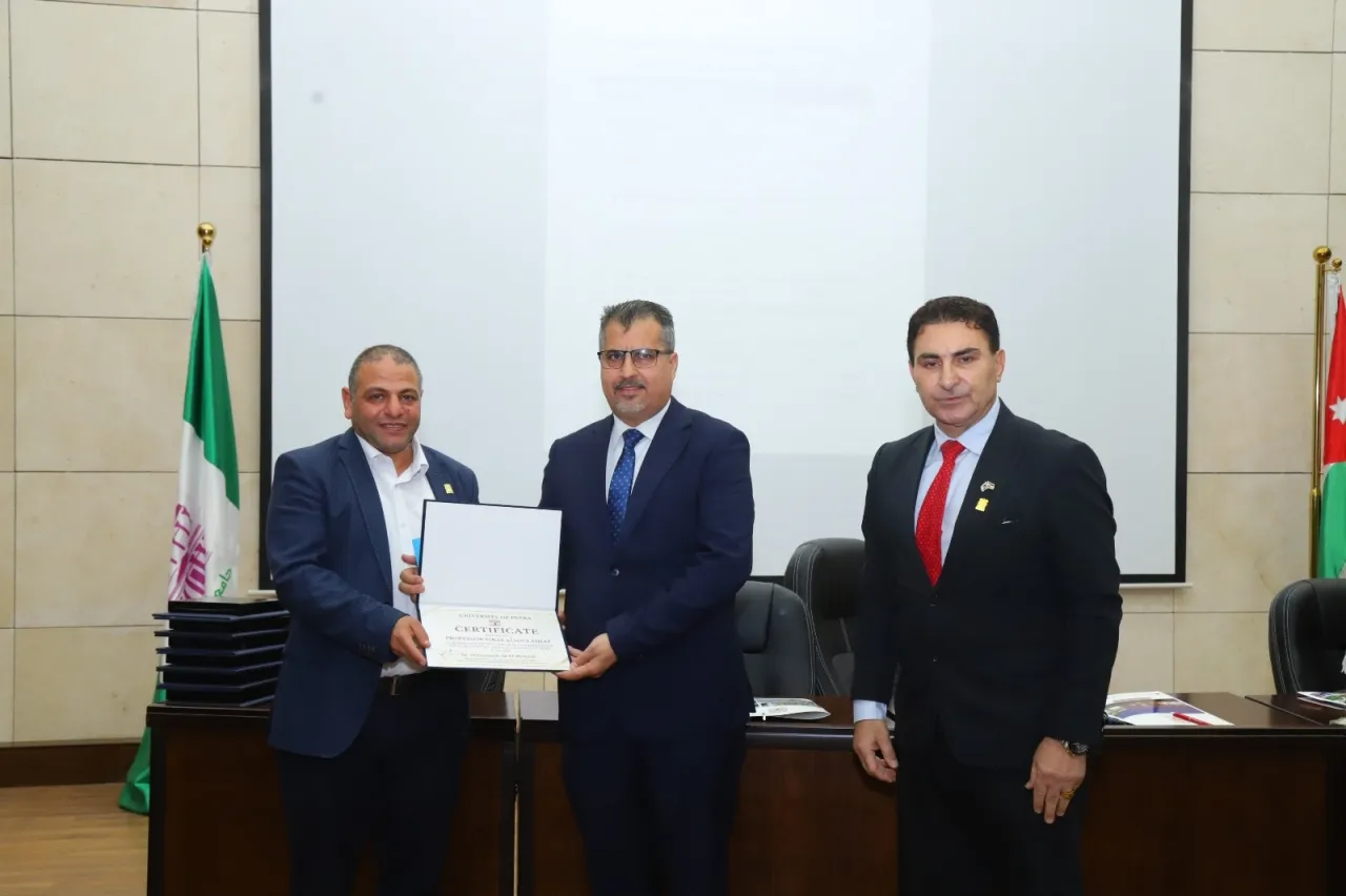 جامعة البترا تنظم اللقاء الترحيبي والتنويري لطلبة طب الأسنان وتكرم المتفوقين