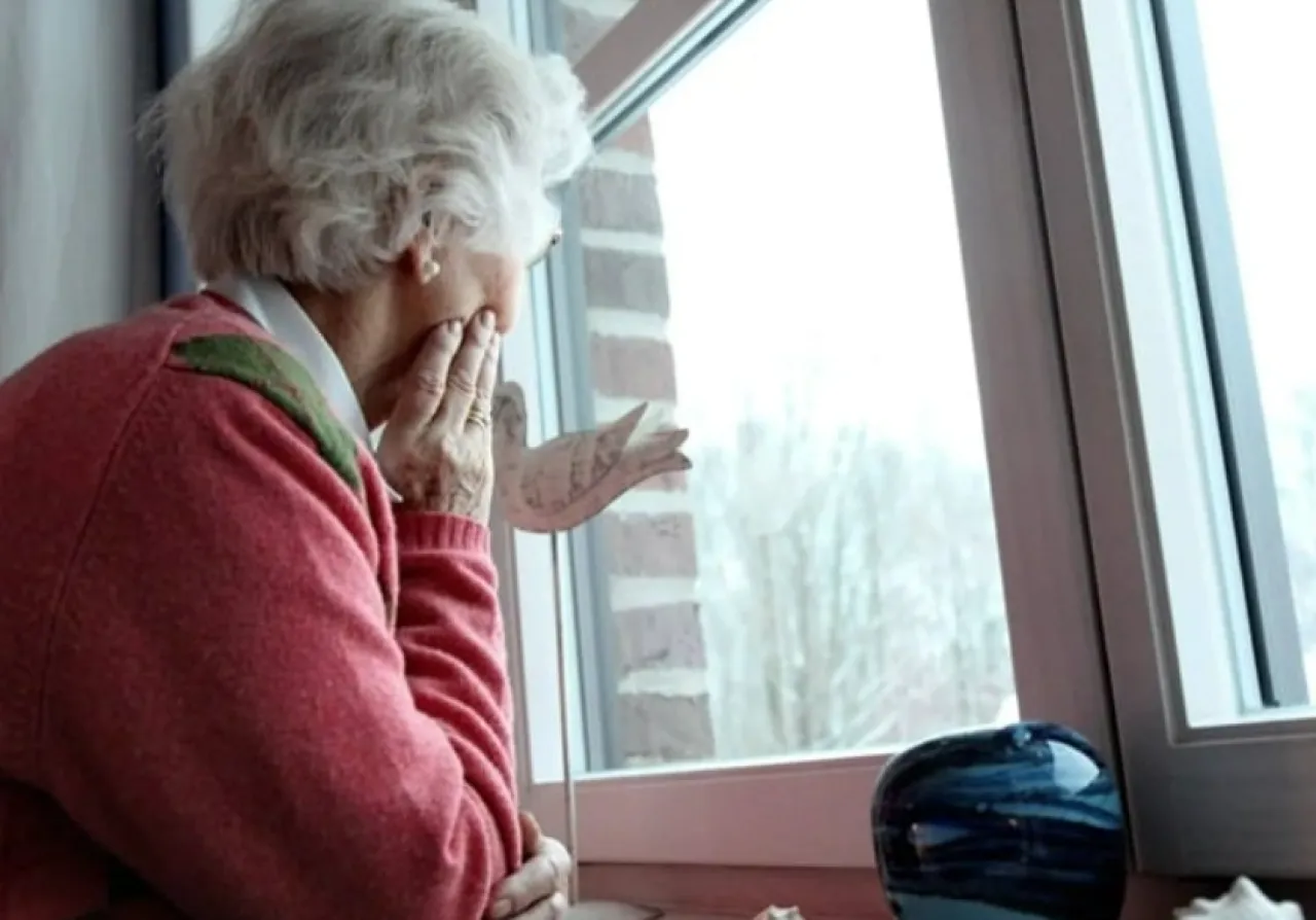 علامة خفية في حسابك البنكي قد تنذر بالخرف قبل 5 سنوات من التشخيص