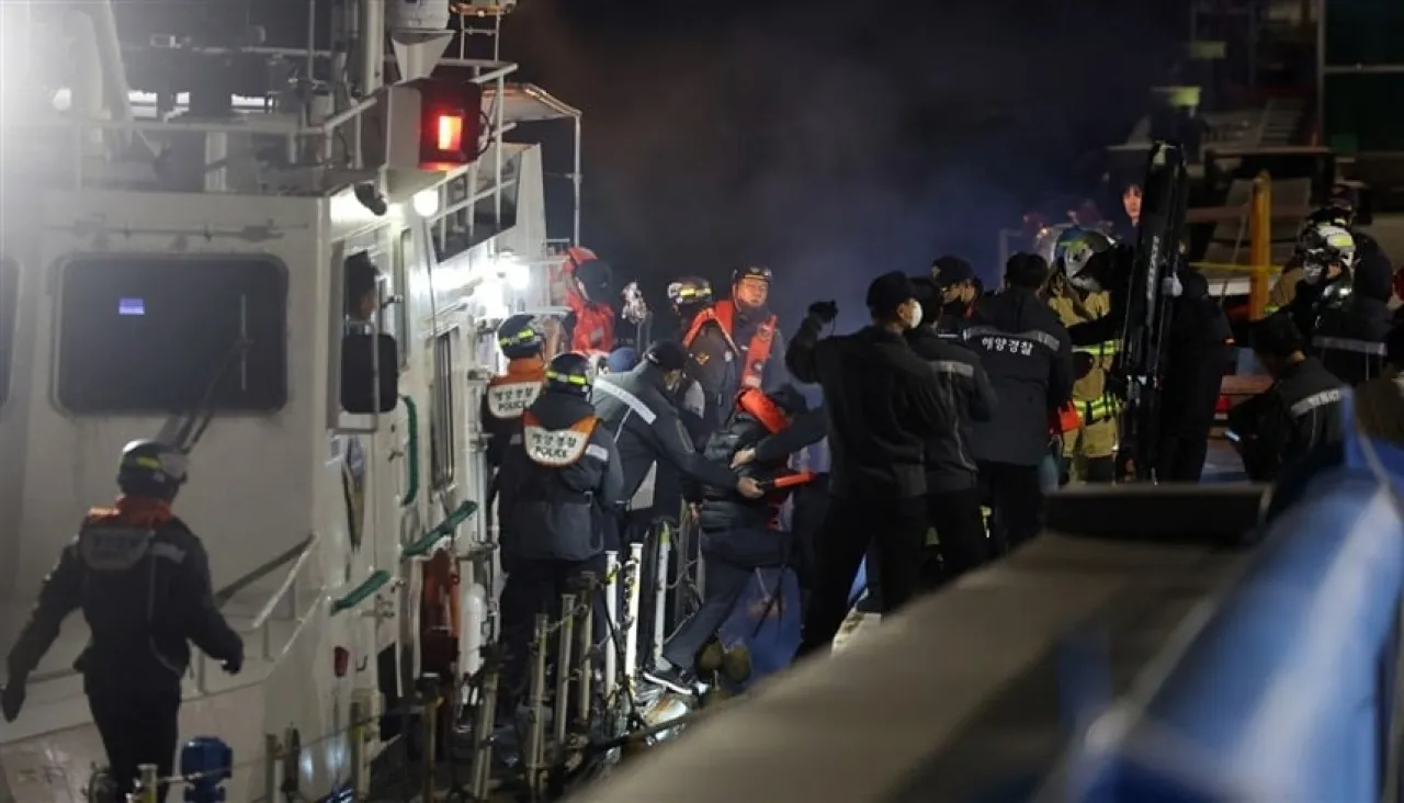 سيؤول إنقاذ ركاب عبّارة جنحت على جزيرة غير مأهولة