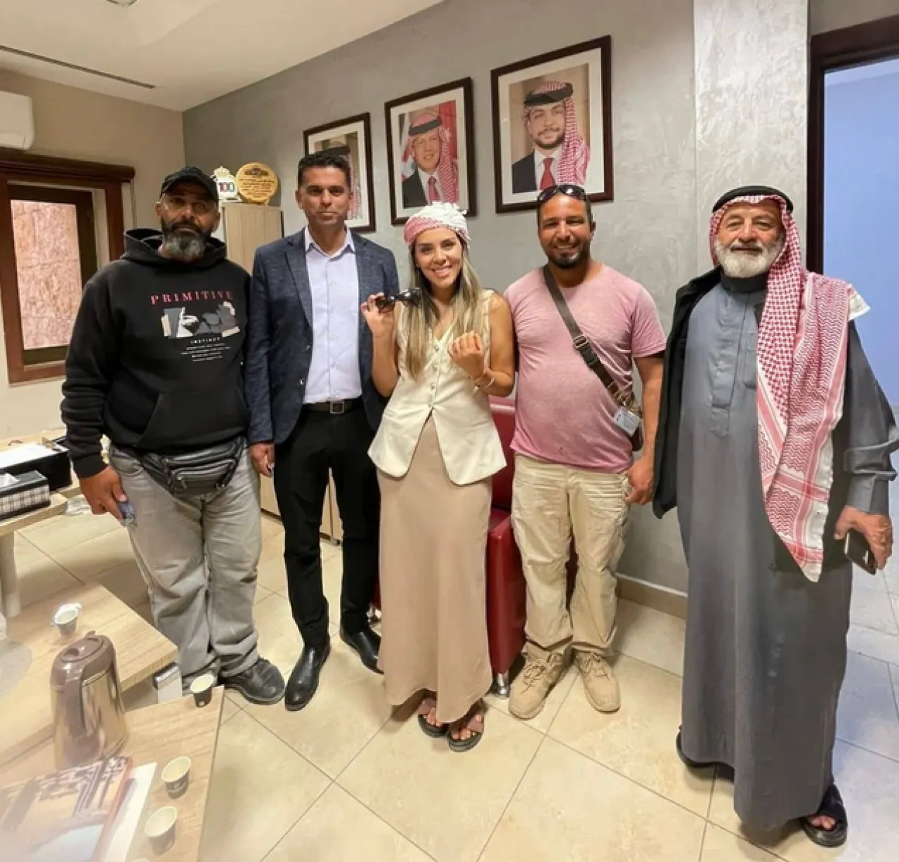 الأردن أمانة أهل البترا تلمع كالذهب سائحة تستعيد مفقوداتها وتوجه رسالة