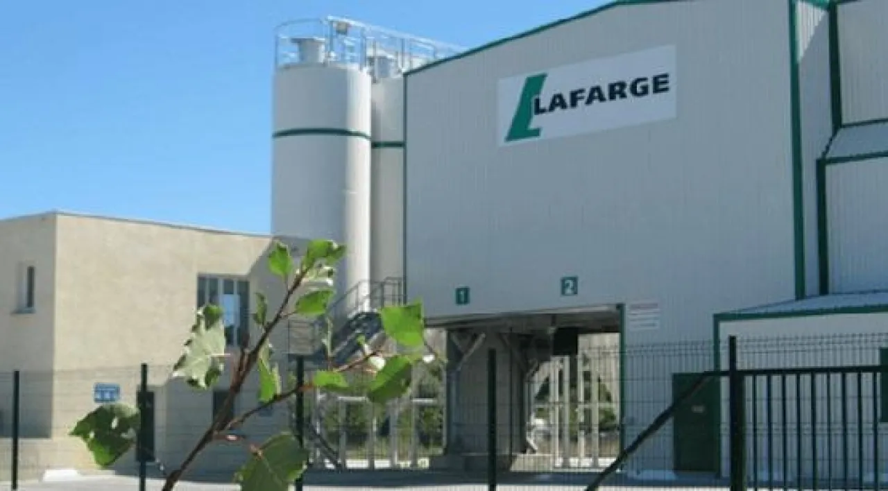 أراضي إسمنت الفحيص اللجنة الاستشارية تطالب بحل وطني شامل