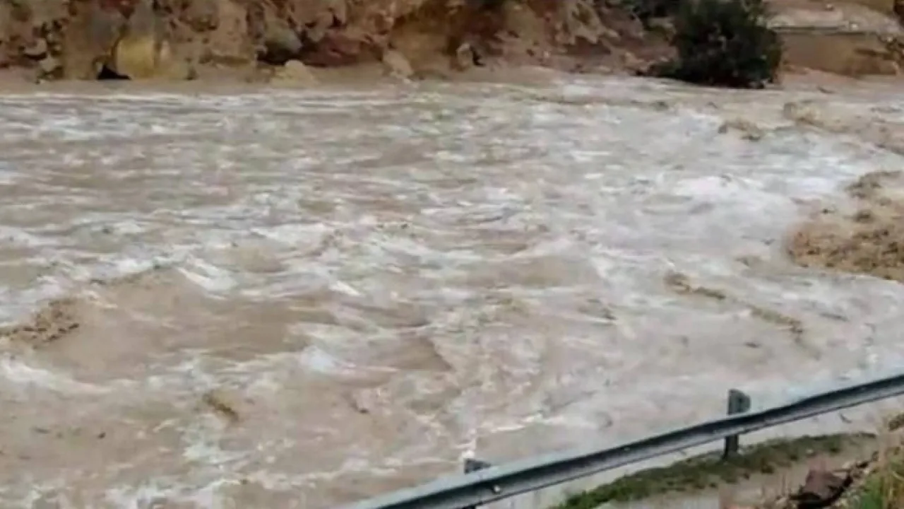 Temporary Closure of Wadi Araba Road Due to Rising Water Levels