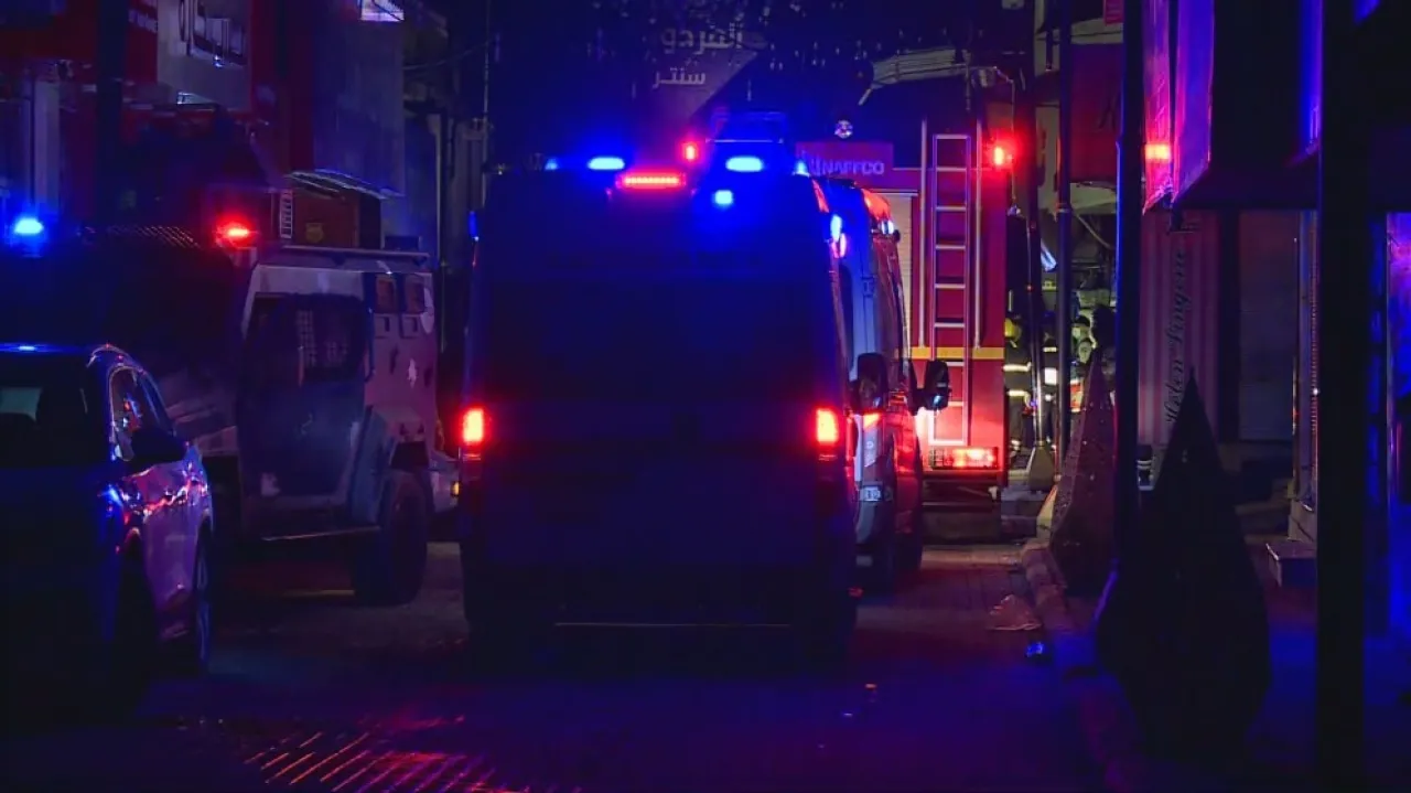 مداهمة الرمثا  شقيقان يستخدمان والدتهما كدرع بشري والأمن يتمكن من حمايتها