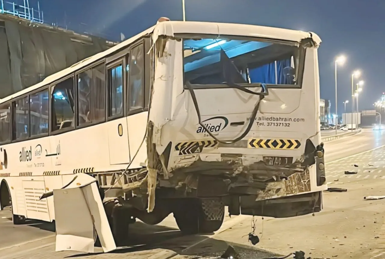 Bahrain A bus and truck collision ends with the death of an Asian