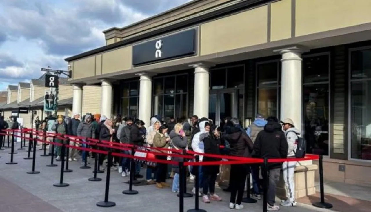 American Spending Soars on Black Friday Thanks to Online Shopping