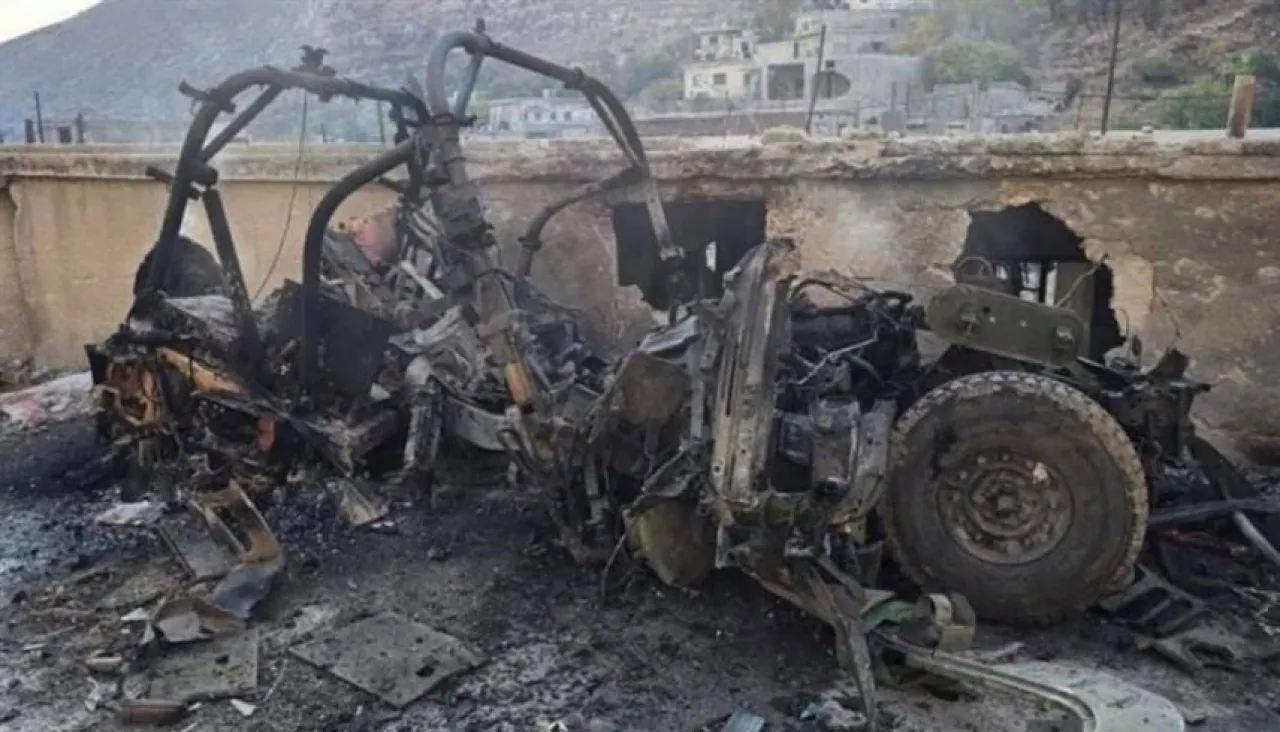 مركبة إسرائيلية متفحمة بعد الاشتباكات في بيت جن السورية