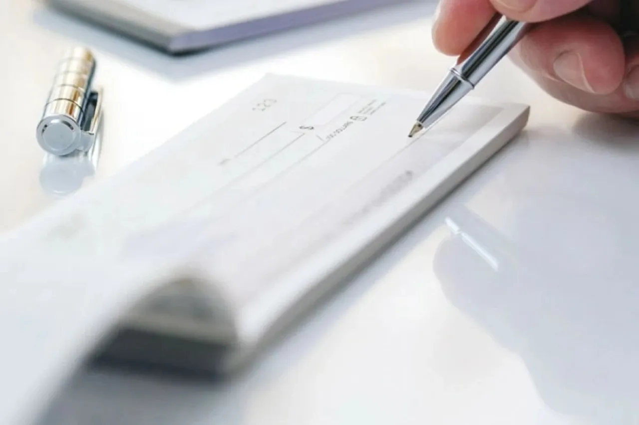 Checks in Electronic Clearing Record 3381 Billion Dinars