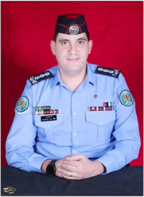 الملازم المهندس سامي عبيدات يهنئ النقيب المهندس مالك عمر الرشيدات بمناسبة الترفيع