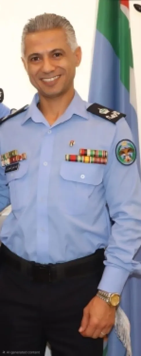 الملازم أول محمد صباحين يهنئ الرائد المهندس إياد الجبارات بمناسبة الترفيع