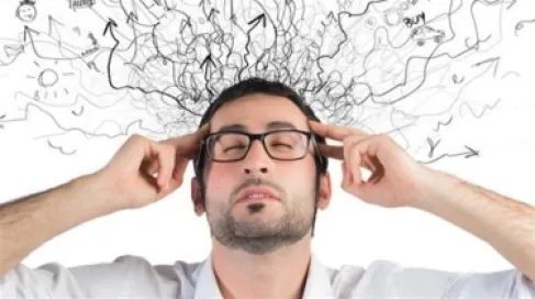 ثلاثة أطعمة تُلحق الضرر بالدماغ وتضعف الذاكرة والنوم