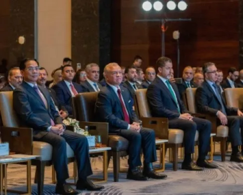 الملك  يشارك في ملتقى الأعمال الأردني-الفيتنامي