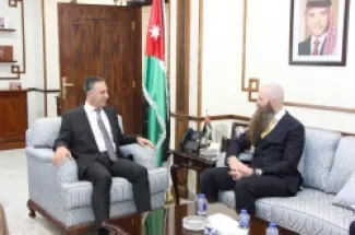 القضاة و سفير الولايات المتحدة الأمريكية في الأردن جيم هولتسنايدر