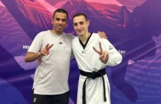 اللاعب محمود الطرايرة والمدير الفني لمنتخب التايكواندو فارس العساف