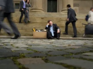 يتزايد عدد موظفي الحكومة الاتحادية الأميركية الذين حصلوا على إجازات من دون راتب بسبب الإغلاق الحكومي