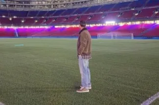 ميسي يتفقد ملعب كامب نو