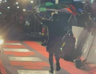 حداد لحظة وصوله خط النهاية