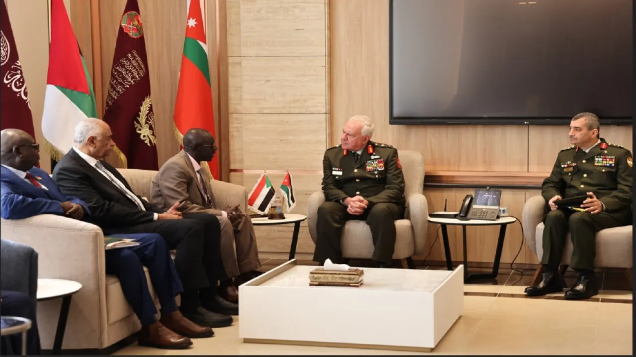 الحنيطي يستقبل وزير الدفاع السوداني