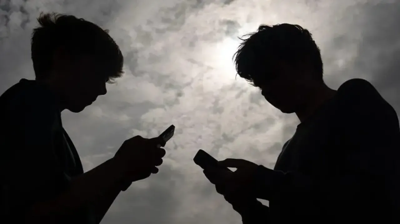 كيف تواجه الأسر العربية إفراط أطفالها في استخدام وسائل التواصل الاجتماعي