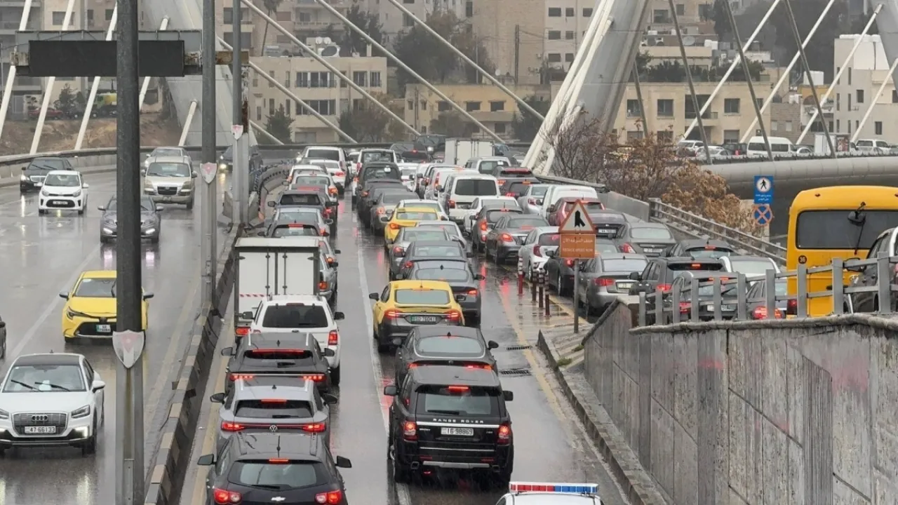 Morning rains increase traffic density and scattered accidents in the capital Amman