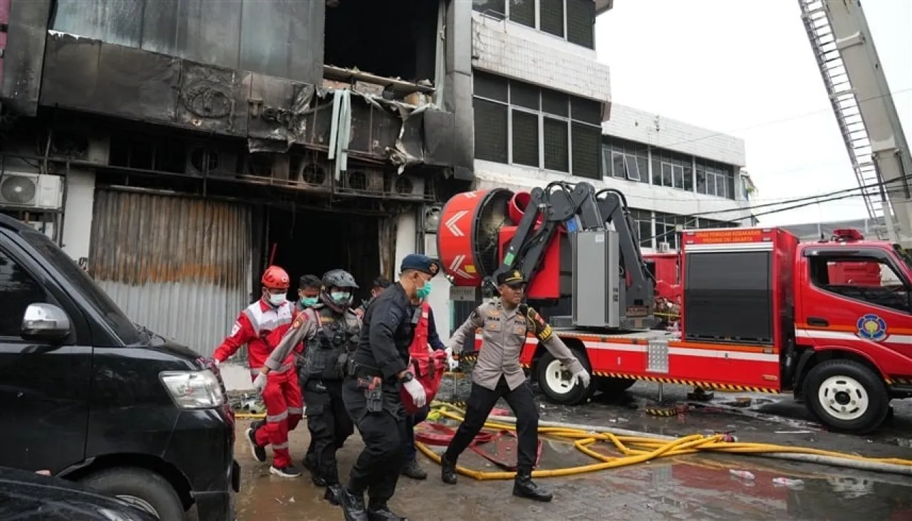 20 deaths due to a fire in a 7story building in Indonesia