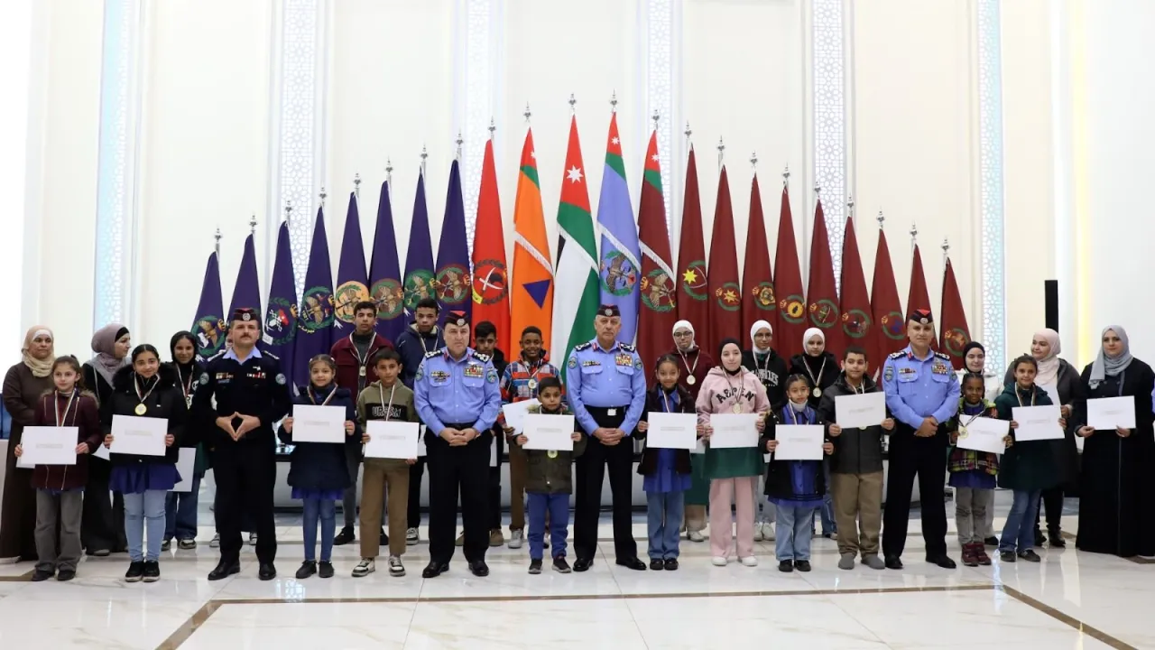 مدير الأمن العام يرعى تخريج دورة أصدقاء الأمن العام الاولى للطلاب الصم والبكم