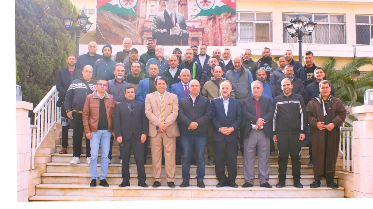 The General Union of Petroleum and Chemical Workers bids farewell to its Umrah caravan with support from the Petroleum Refinery