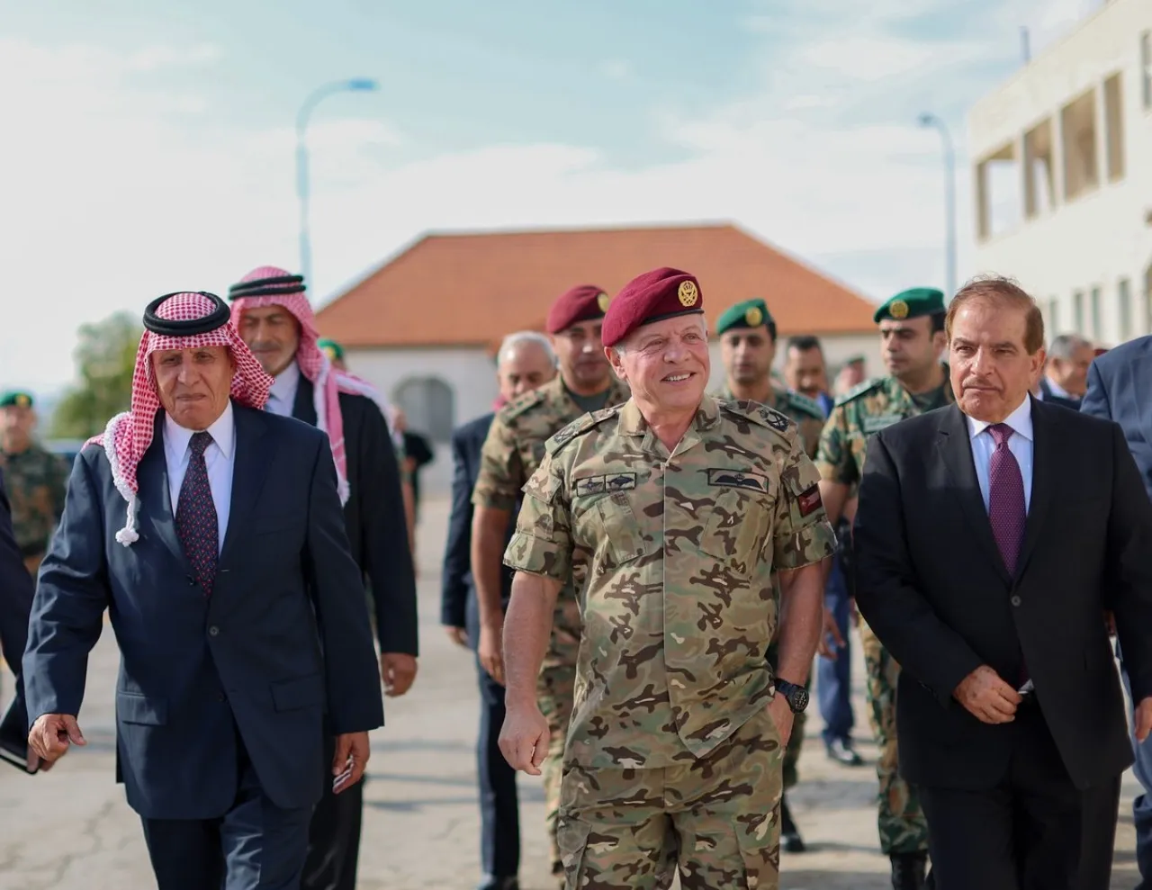 الملك يلتقي رفاق سلاح خدموا معه في القوات الخاصة