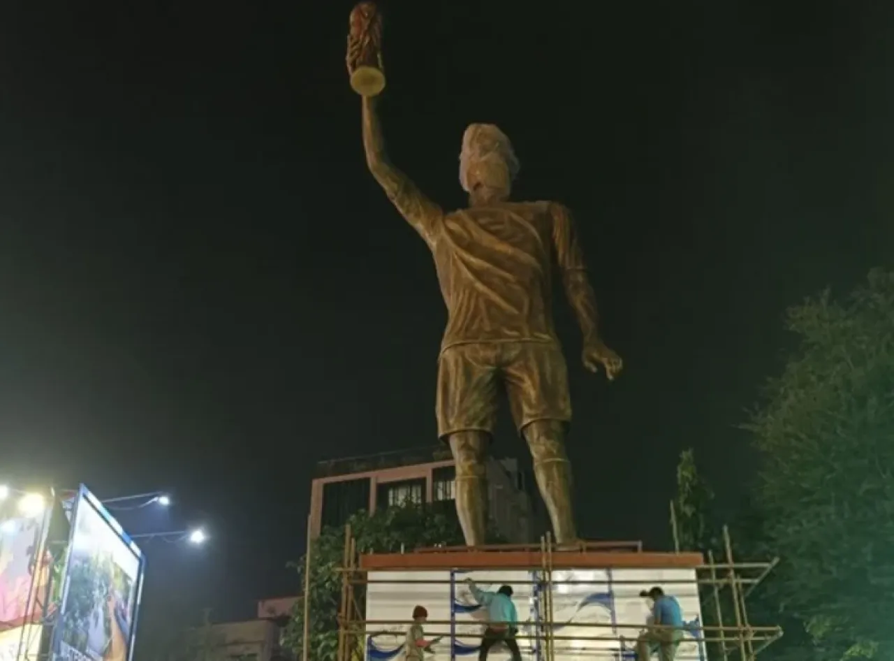 Legendary Statue and Arrangements to Welcome Messi in India
