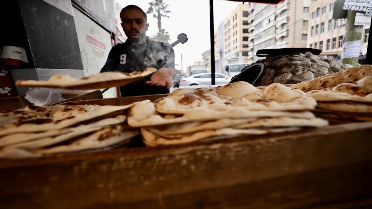الصناعة إدامة عمل المخابز والرقابة على الأسواق خلال المنخفض الجوي