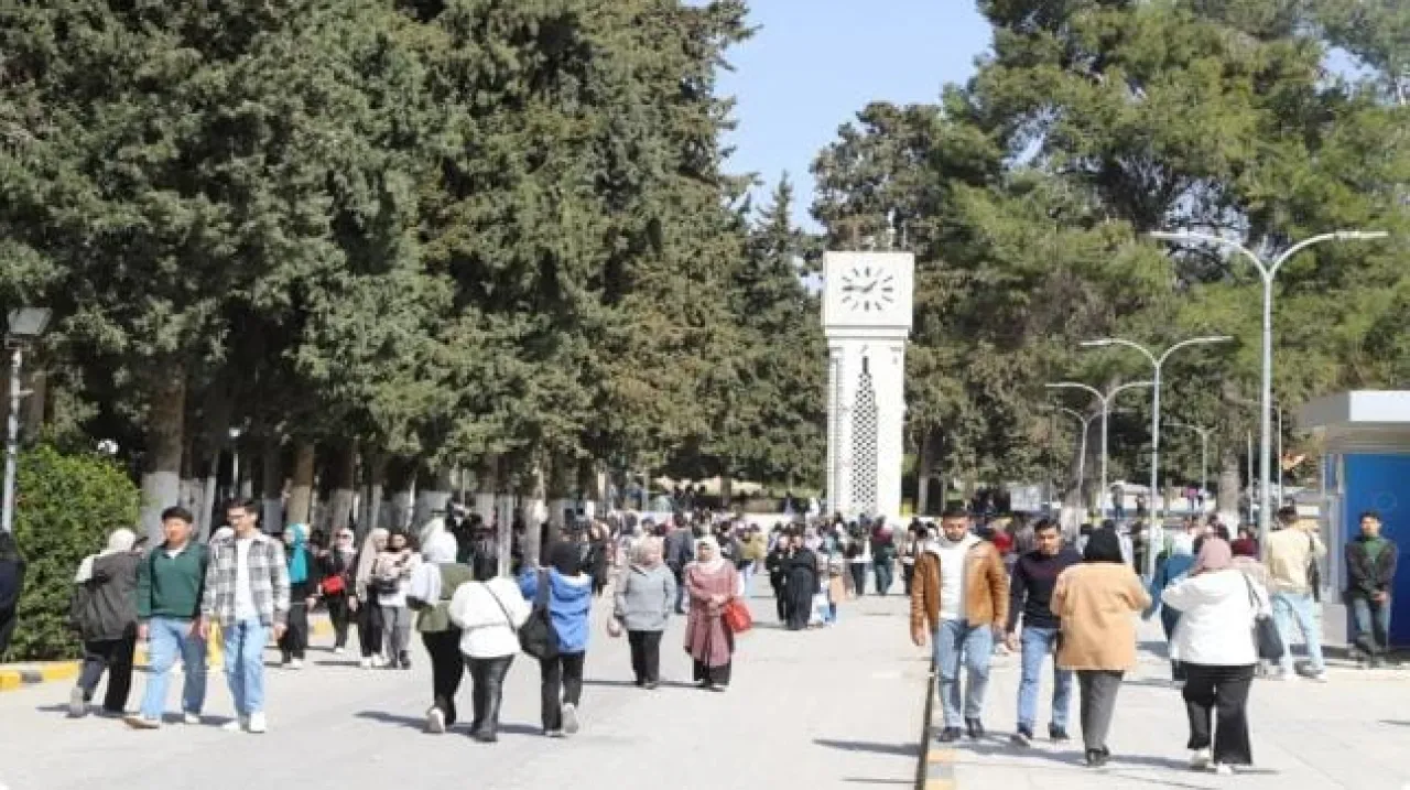 أكثر من 83 ألف طلب للبعثات والمنح والقروض الداخلية