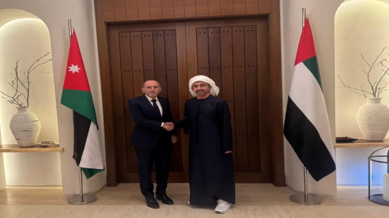 Safadi meets his Emirati counterpart to discuss cooperation and regional issues