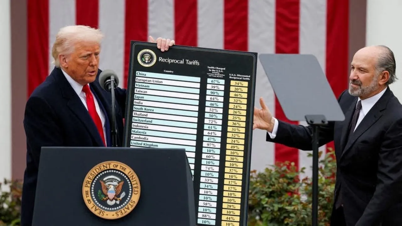 US Customs Revenue Declines for the First Time