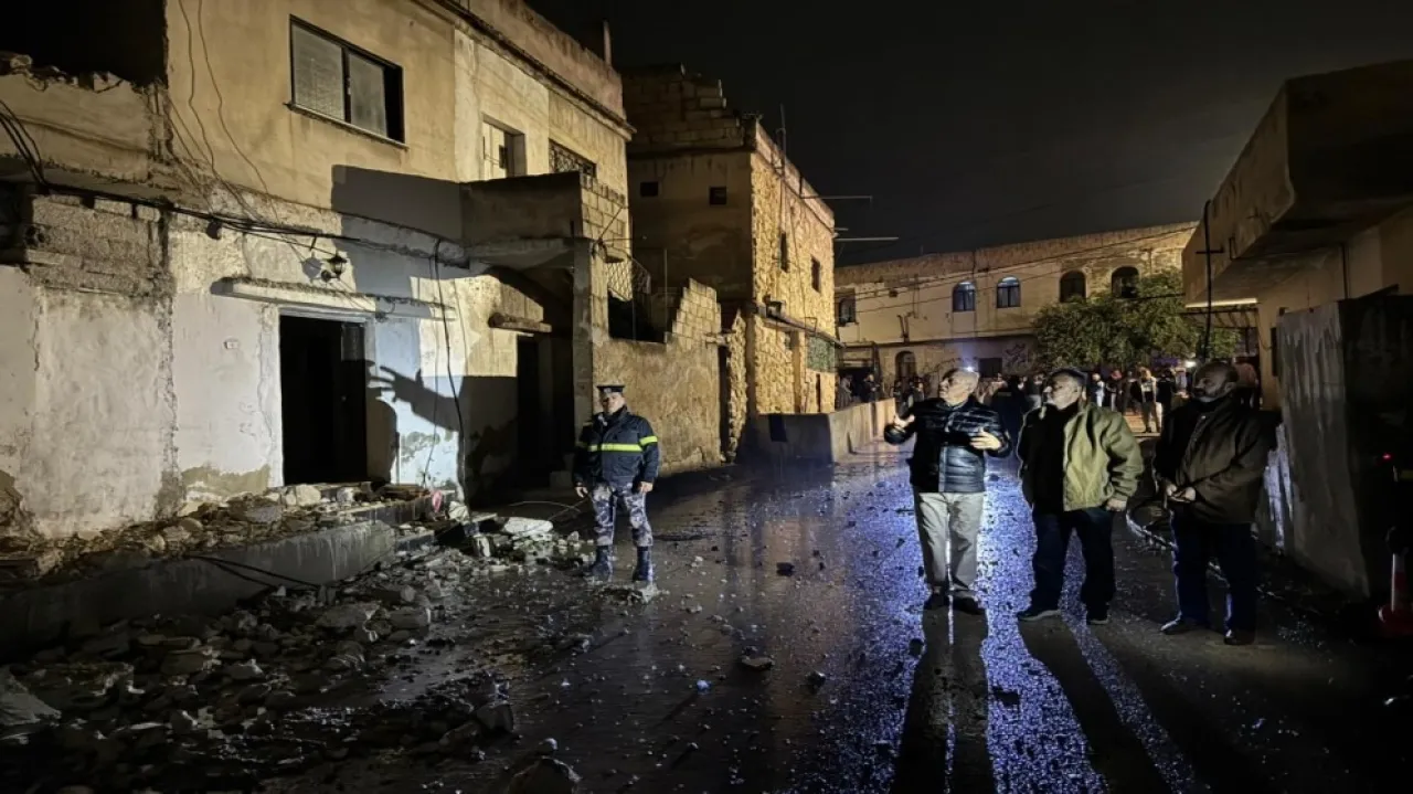 Demolition of parts of a house on the verge of collapse in AlAghwar following a sudden collapse without injuries