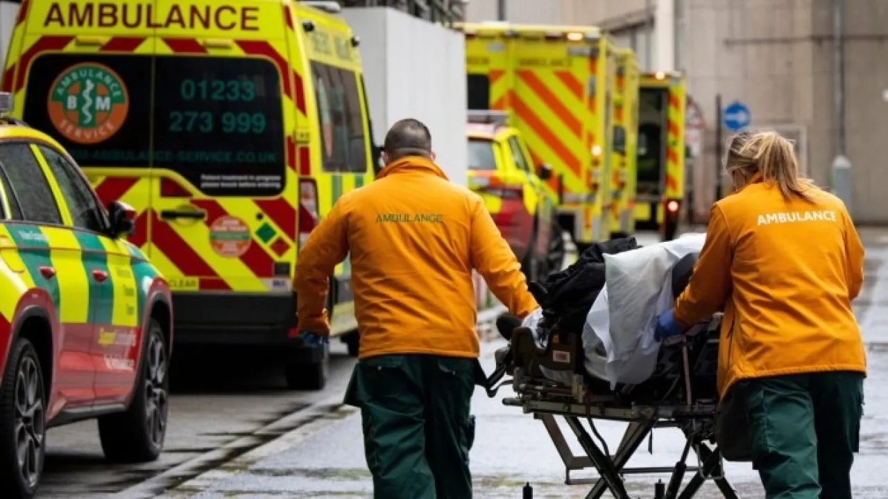 Sharp increase in the number of cases Flu wave hits English hospitals