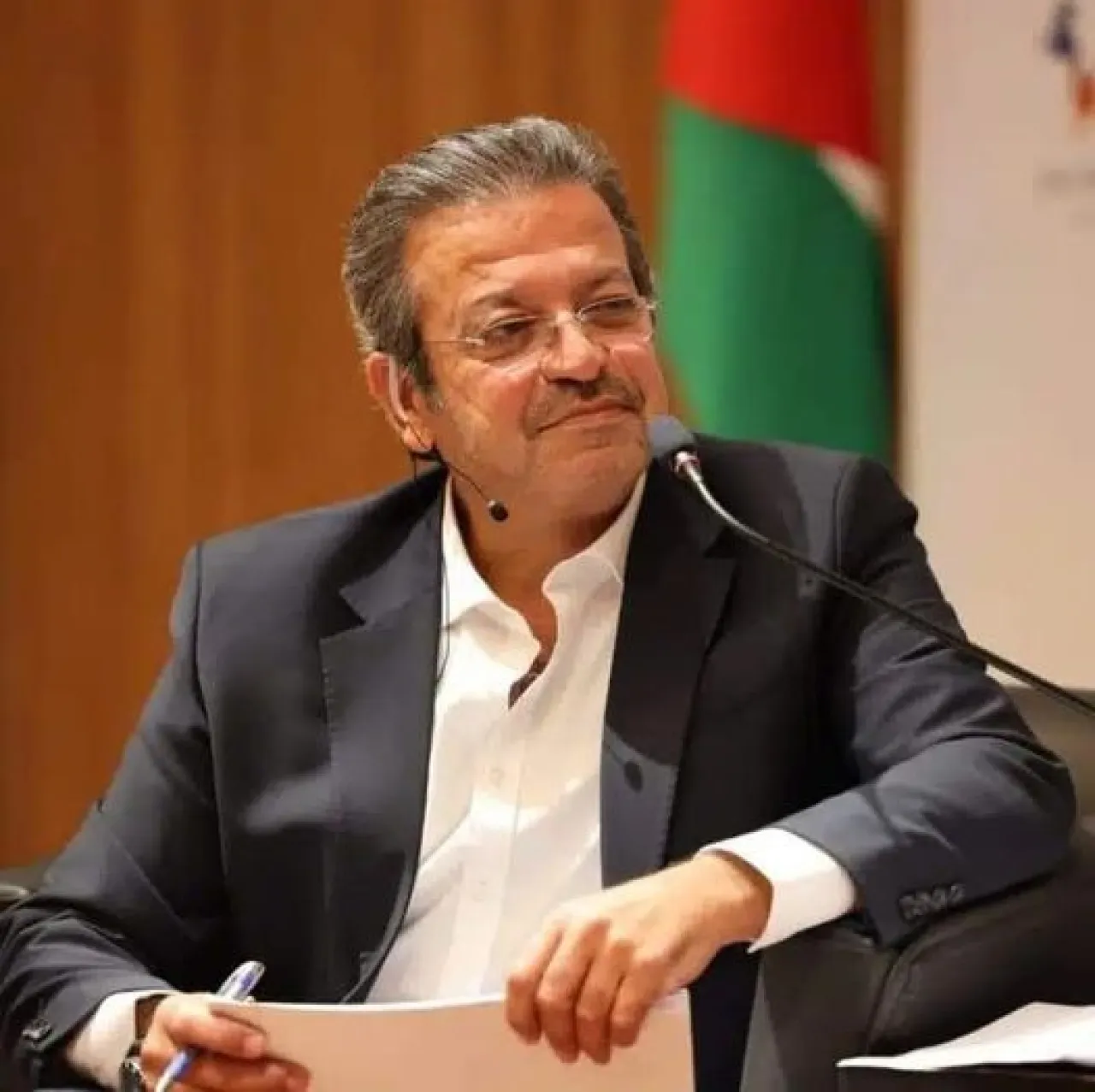 هاني البدري عموتة كشف عما في صدره  فيديو