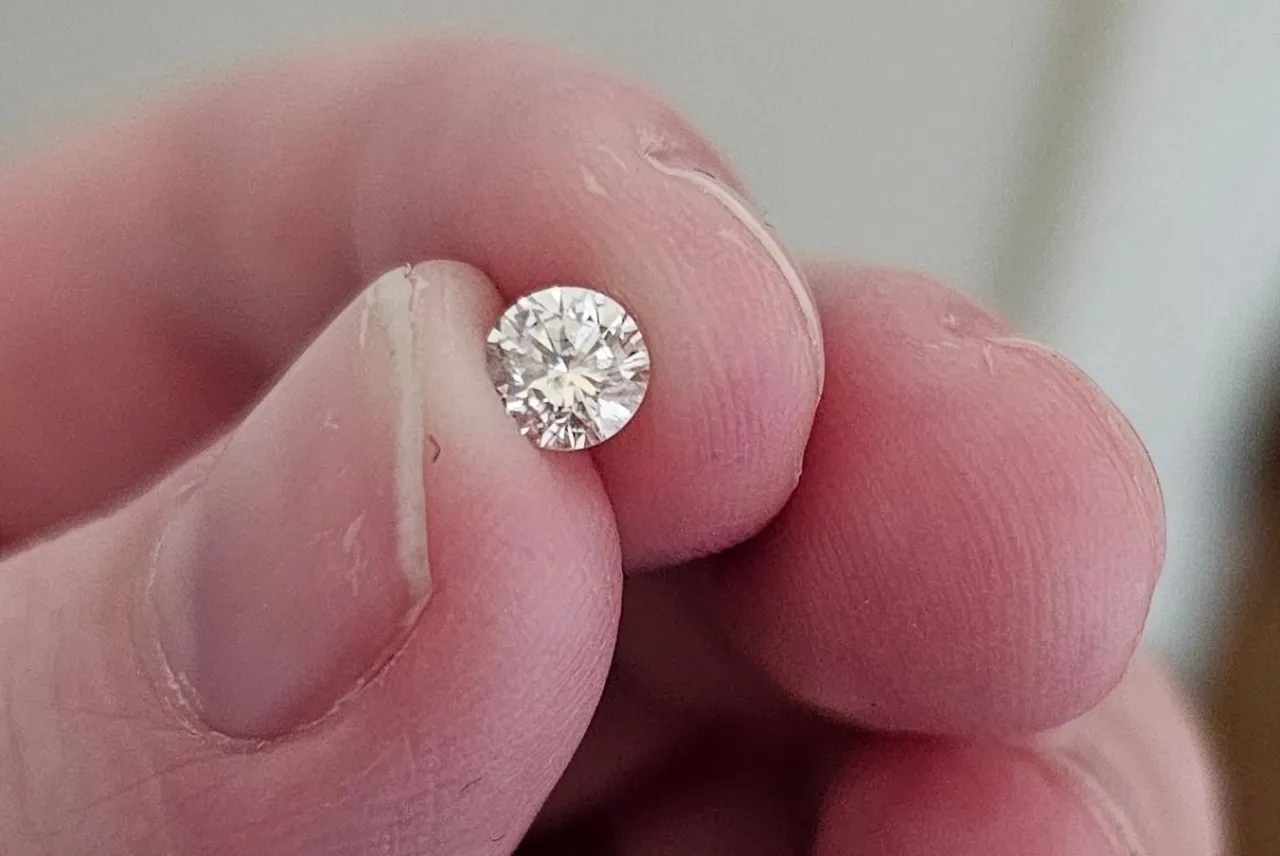 ألمانيا.. مصادرة أكثر من 11 ألف ماسة من مسافر في مطار 