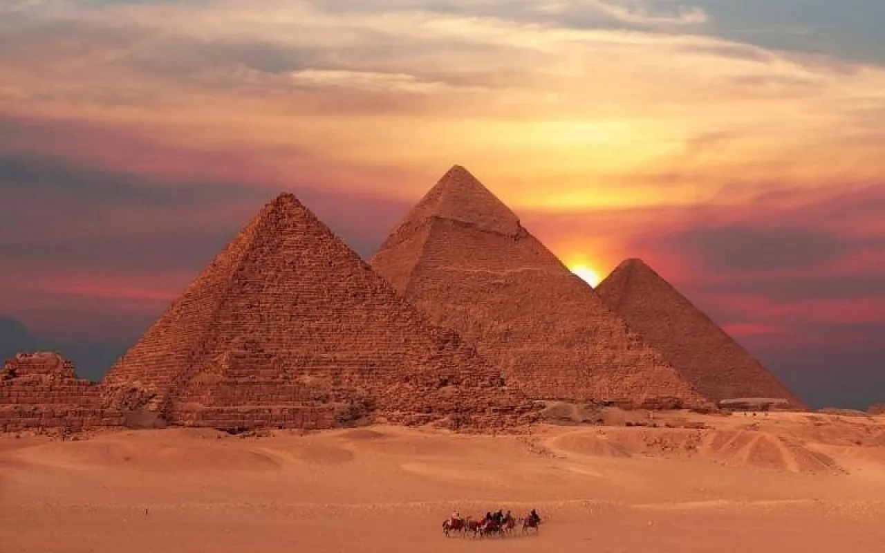 Did aliens build them A decisive response to the debate over the construction of the pyramids in Egypt