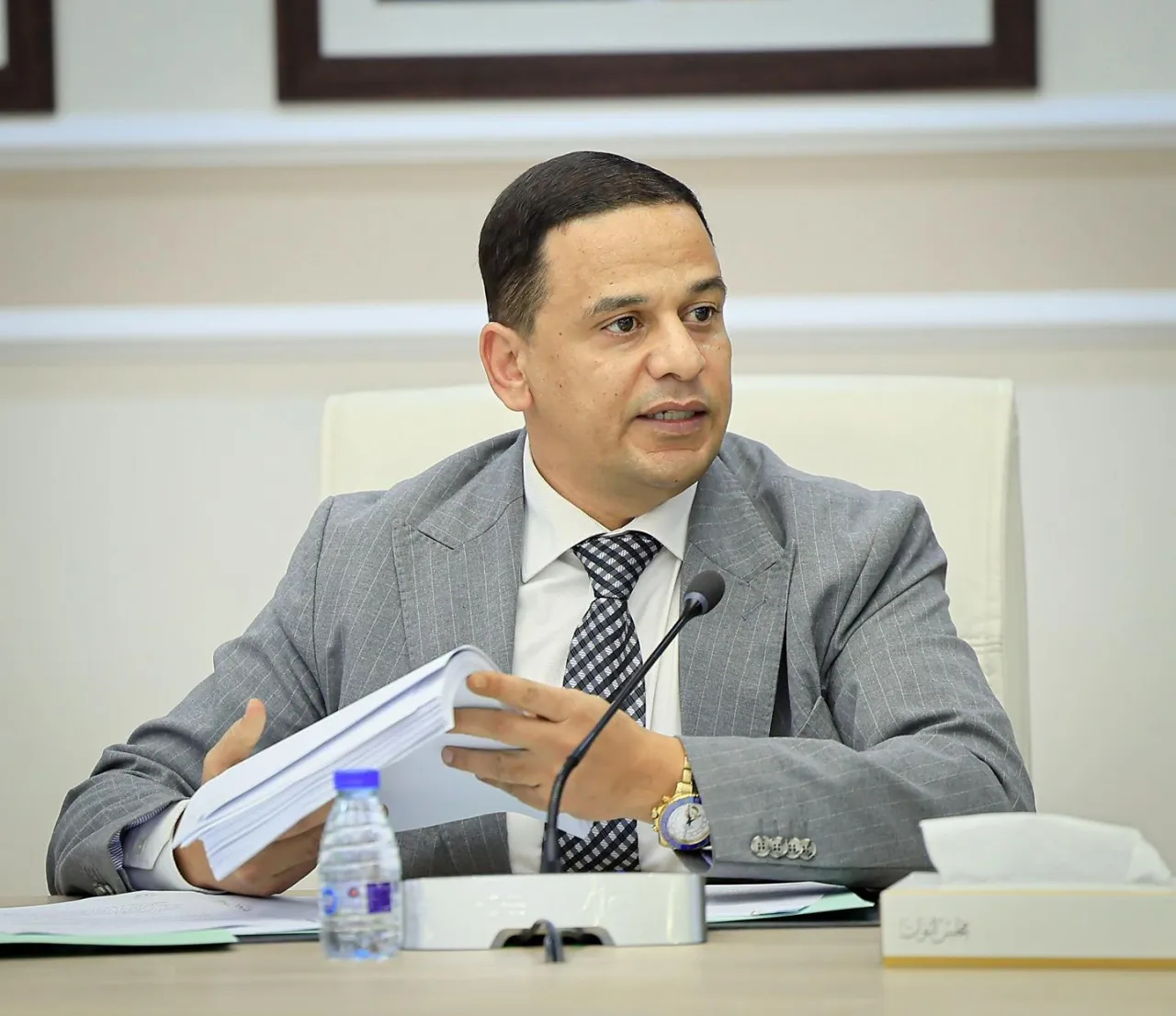 عاجل إغلاق اجتماع (الشموسة) النيابي عن الإعلام.. والعموش يرفض 