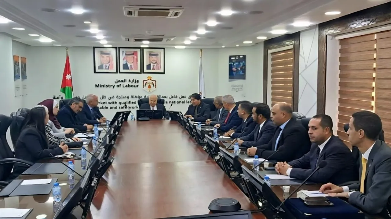 البكار يرحب بنقل الخبرات المصرية في مجال التنقيب عن النفط للشباب الأردنيين 