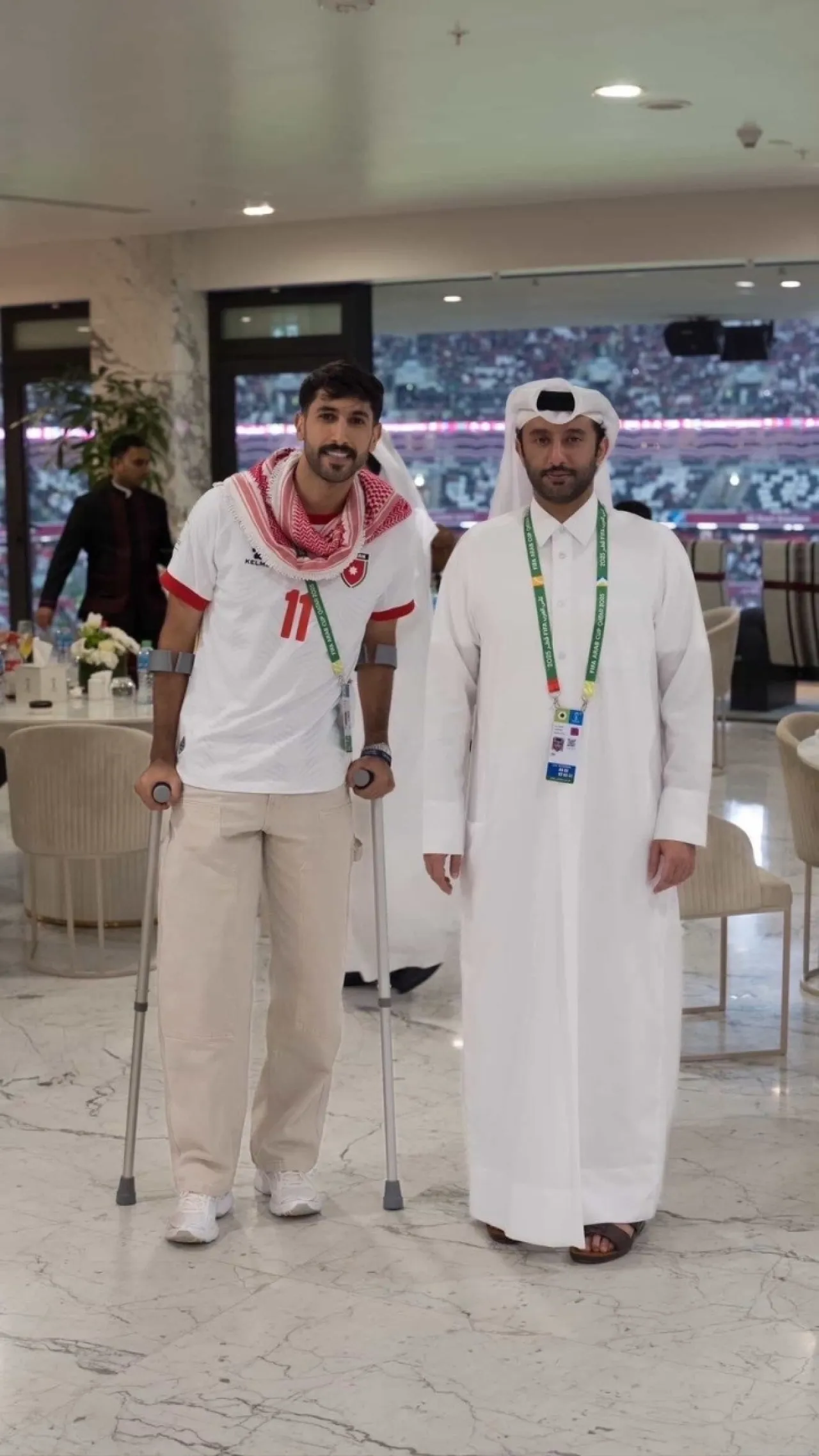 الشيخ تميم يطمئن على يزن النعيمات 